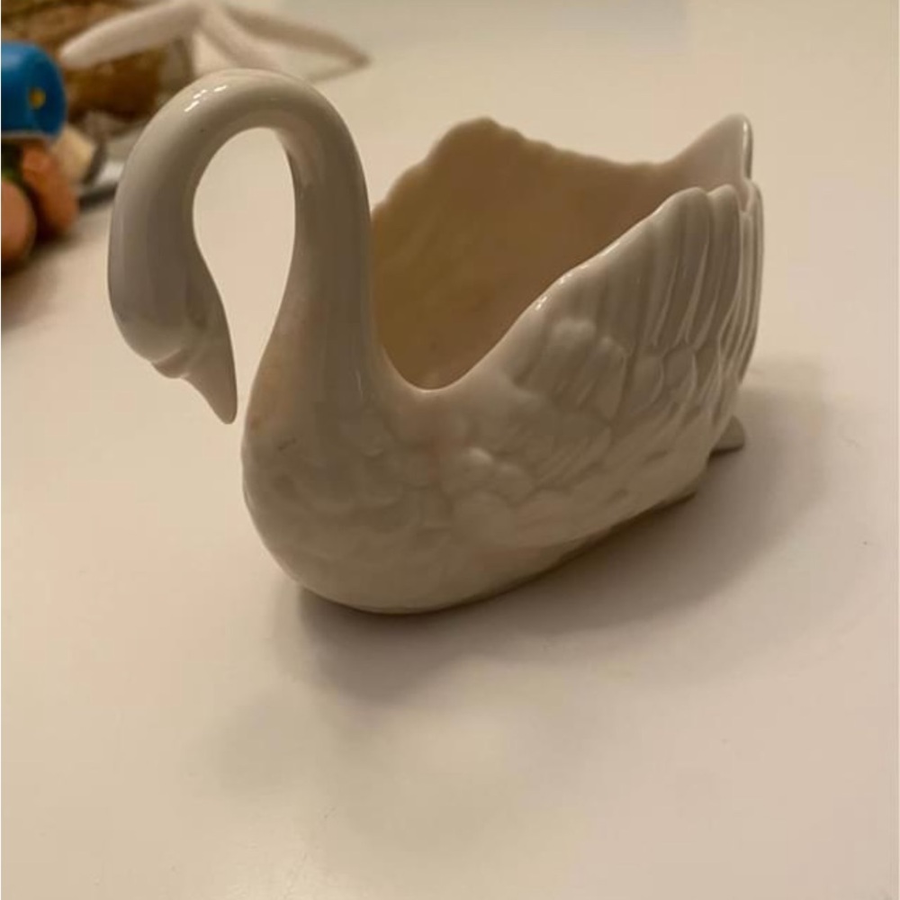 Beautiful Lenox swan